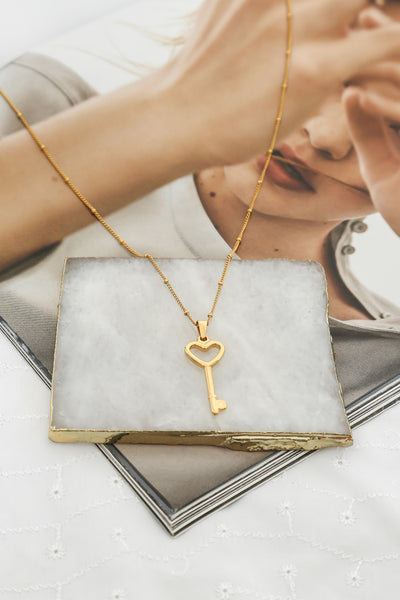 Key Features Necklace Gold